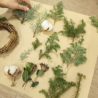 作り方イメージ：花材を3〜5cm前後に切り分けます。多少長いのや短いのがあってもOK。