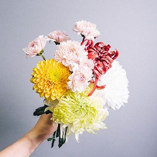 お届け例（ブーケの内容は毎回異なります）