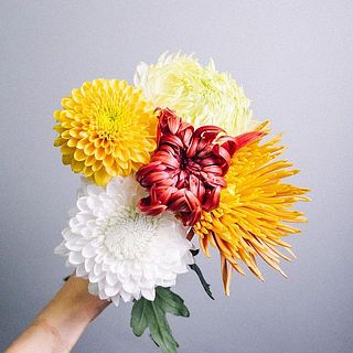 お届け例（ブーケの内容は毎回異なります）