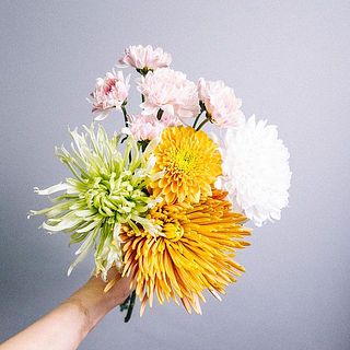 お届け例（ブーケの内容は毎回異なります）