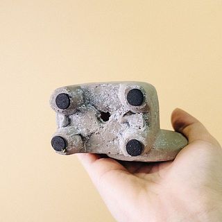 足の裏には滑り止めがついています。