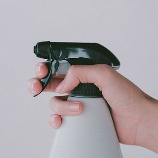 手が小さめの方でも握りやすいです。