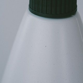 再生プラスチックのため、細かい斑点模様があります。素材の特性としてご理解ください。