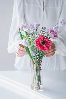 ブーケを活けてもきれいにまとまってくれます。