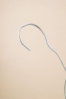 柔らかいフックがついています。