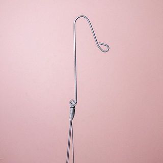 吊り下げ用の針金付き。