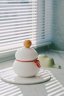 クリスマスの後はお正月飾りとして活躍！半磁器なので、毎年繰り返し使えるのも魅力的。