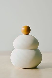 橙をちょこんとのせてるだけで、ぽってりかわいい鏡餅に。