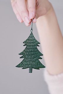 飾りやすいサイズ感。ツリーに飾ったり、壁にかけるのもおすすめです。