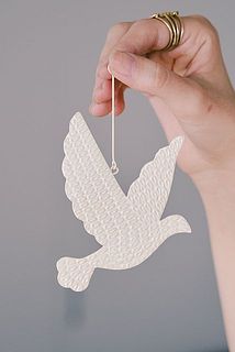 飾りやすいサイズ感。ツリーに飾ったり、壁にかけるのもおすすめです。