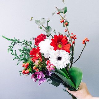 お届け例（ブーケの内容は毎回異なります）