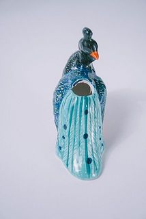 美しい尾羽が再現されています。