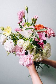 お届け例（花の内容は毎回異なります）