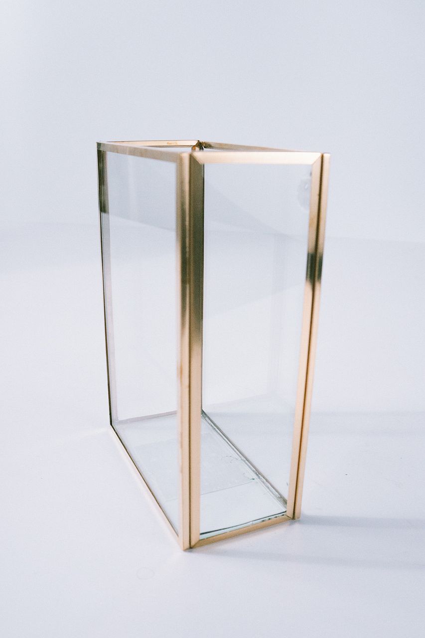 絵画のように花を楽しむ花器