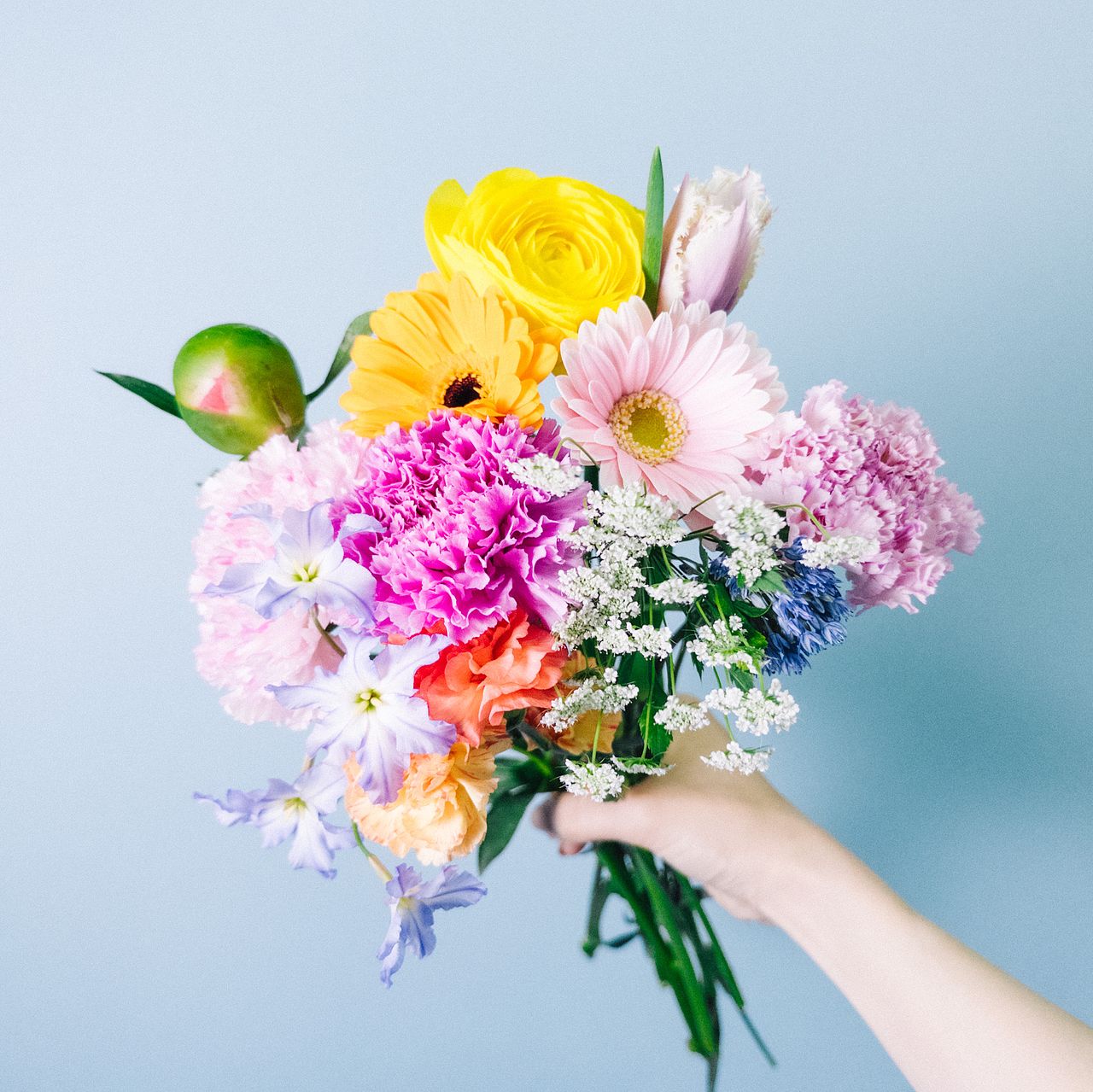 カラフル春の花のおまかせブーケ