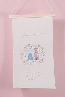 刺繍はほんのり立体感のある仕上がり。