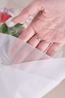 透け感がかわいいラッピング。