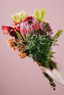 輪ゴムできゅっと縛っているのでお届け時はコンパクトに見えることがあります。ほどいてふんわり飾ってみて。