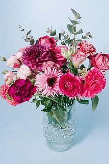 お届け例　大きめの花器にたっぷり飾るのもおすすめ😍