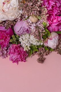 芍薬とライラックの贅沢な組み合わせ😍