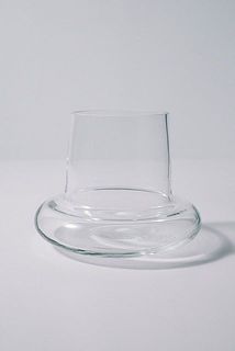 底がぼこっと膨らんだようなかわいいフォルム。