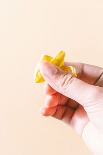 黄色く色づいたお花を摘み取り、すりつぶすと香りをお楽しみいただけます。