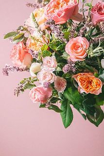 旬のハーブとバラを贅沢にお届けします🌱