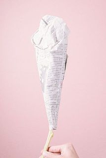 新聞紙などで巻いて水揚げすると真っ直ぐに！