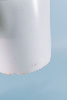 鉢に汚れがついていることがございます。気になる場合は優しく拭き取ってください。