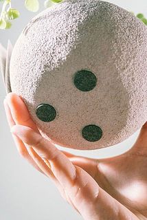 鉢底には穴が空いていないので、水が溜まらないようご注意ください。