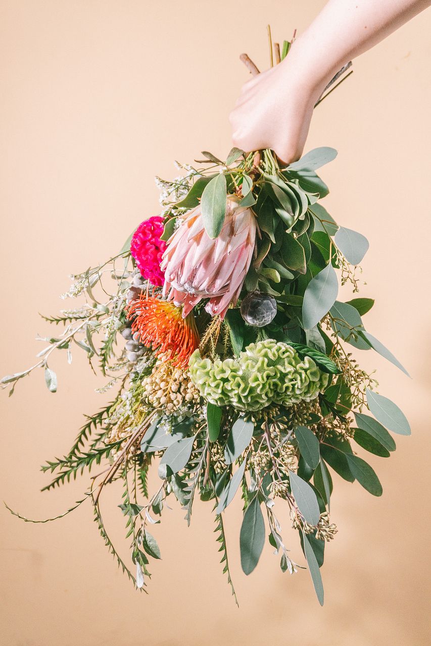 キングプロテアがメインのカラフルスワッグ