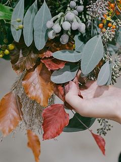 シルバーリーフと紅葉のコラボレーション⛄️🍁秋から冬の移ろいを表現しました。