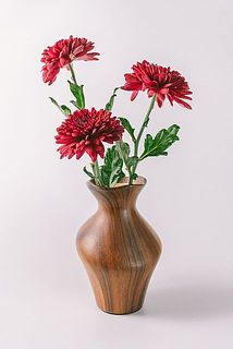 ナチュラルな雰囲気なので、どんな色合いのお花とも相性◎