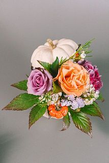 お好みのバランスでお花をいけて完成！