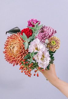 お届け例（お花の内容は毎回異なります）