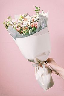 ペーパーやリボンでラッピングした状態でお届けします。