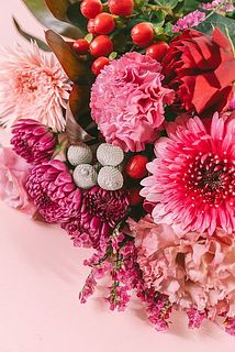 クランベリーのような甘酸っぱいお花を集めました😋