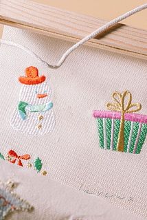 イラスト部分の刺繍がおしゃれ。