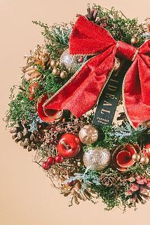 天然素材や造花を使用しているため、長く楽します。特性として、一部の花材に傷がついていることもあります。ご了承ください。