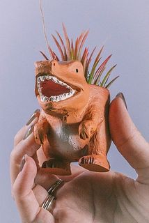 恐竜はひとつひとつ手作りなので、風合いが異なります。