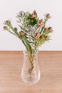 ドライにするときは乾いている花瓶に入れても、吊り下げてもOK！