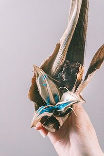 青い部分が取れてしまっている個体の場合がございます。