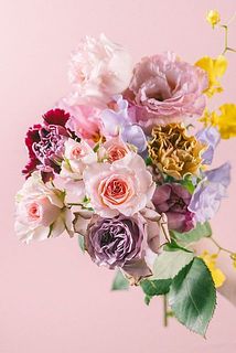 お届け例（お花の内容は毎回異なります）