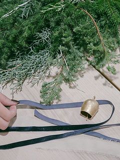 リボンを3本、ベルをひとつお届けします、。