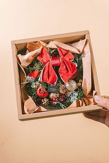 箱に入ってお届けします。