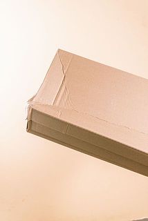 一部、箱が潰れていたり穴が空いている場合がございます。ご了承ください。