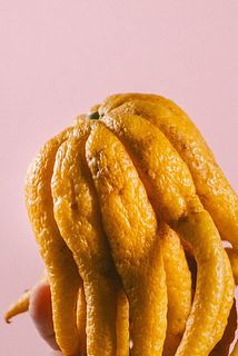 外側や裏側は黒ずんでいことがございます。品質には問題ございませんのでご安心ください。