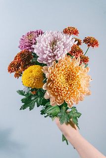 お届け例（ブーケの内容は毎回異なります）