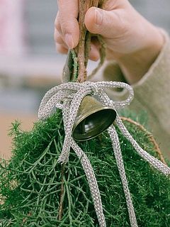 風合いのあるベルとシルバーリボンがかわいい🎗️