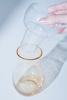 受け皿は取り外せるので、球根や植物の水を交換しやすいです。